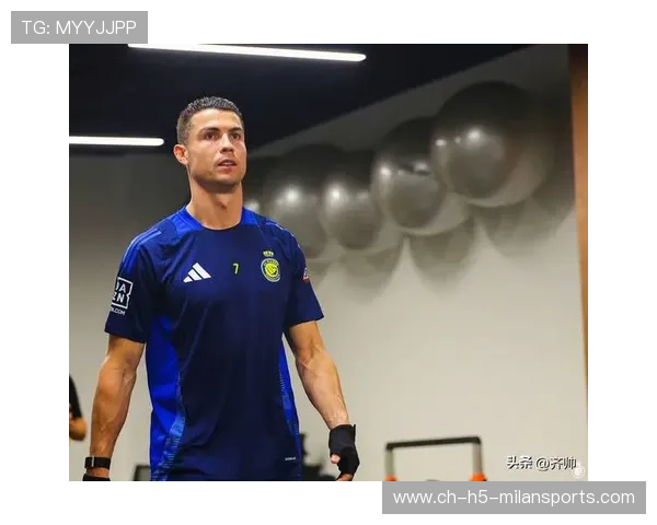 C罗备战亚冠关键战,训练强度不减 C罗备战亚冠关键战,训练强度不减