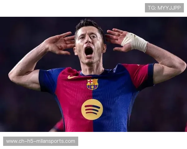 巴萨莱万回头望月头球直入球门 巴萨莱万回头望月头球直入球门