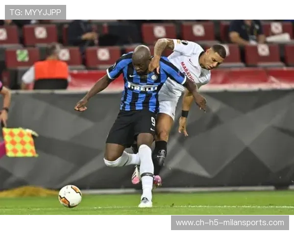 塞维利亚点球主罚稳稳命中，展现王者风范！