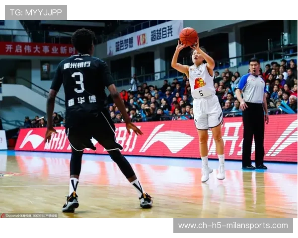 河南队外线的传导让对方守势节节后退